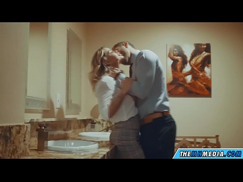 ❤️ Kui rinnakas blondiin võrgutab sind avalikus tualettruumis ❤️❌ Sluts at us ❌️